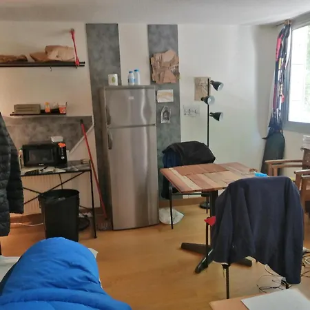 Large T2 Meuble A Montpellier-antigone Avec Grande Terrasse Dans De Luxe *