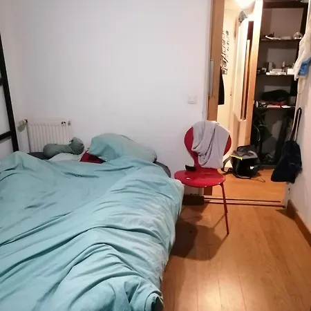 Appartement Large T2 Meuble A Montpellier-antigone Avec Grande Terrasse Dans De Luxe