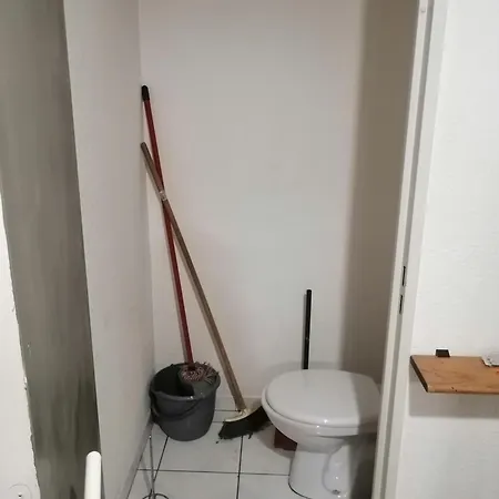 Large T2 Meuble A Montpellier-antigone Avec Grande Terrasse Dans De Luxe *